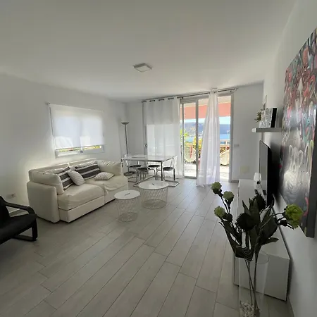 The White Heart House - Attic Sea View *