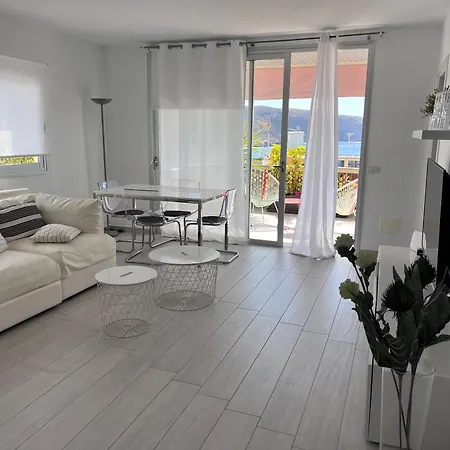 The White Heart House - Attic Sea View Apartment