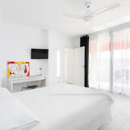 The White Heart House - Attic Sea View Apartment Los Cristianos (Tenerife)